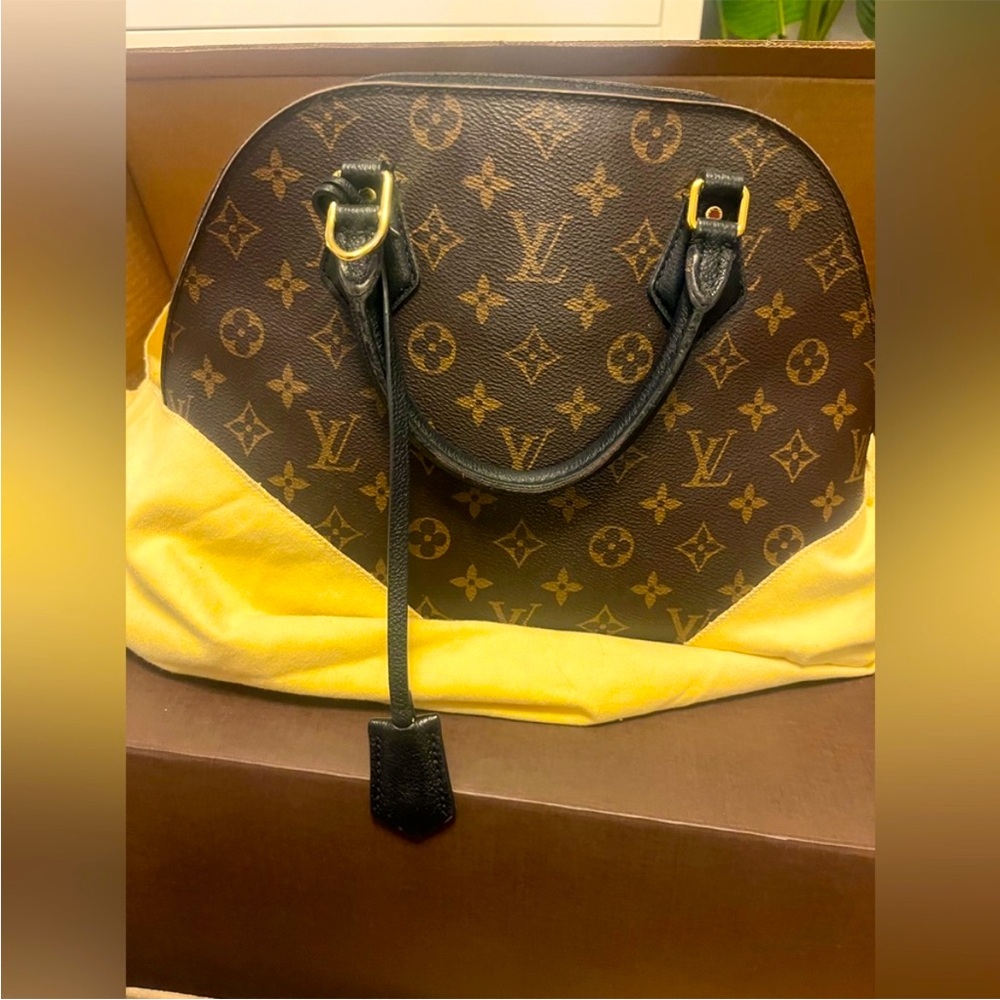 Authentic Louis Vuitton Alma bnb 🤎🖤